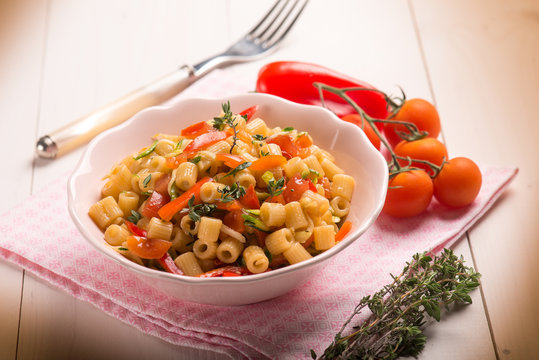 pasta with capsicum tomatoes and thymus