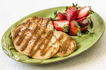 Pancakes with strawberries and caramel sauce 