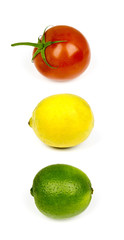 A tomato, lemon, and lime oriented to appear as a street stoplight
