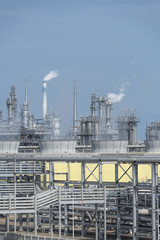 Obraz premium gas processing factory. landscape with gas and oil industry