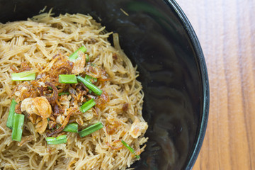 Thai- style noodles and fried garlic,leeks with Pork bone soup f