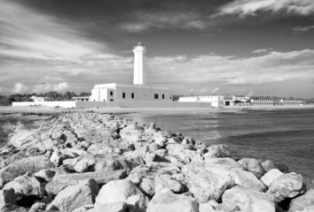 Vista del faro di San Cataldo - bianco e nero