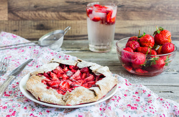 whole wheat biscuit with fresh strawberry, pie, summer healthy d