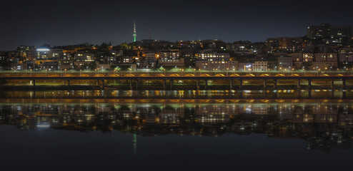 Obraz premium Han River and Bridge in Seoul, South Korea.