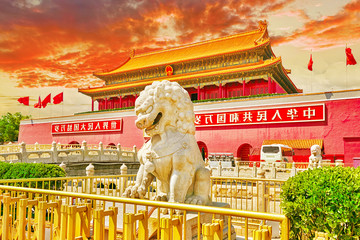 Lions sur la place Tiananmen près de la porte de la paix céleste- l& 39 entra
