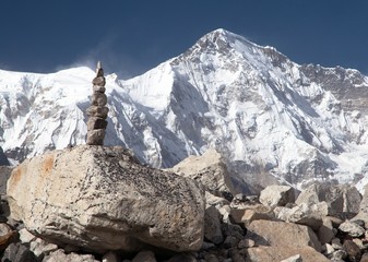 Mount Cho Oyu with stone man - way to Cho Oyu base camp