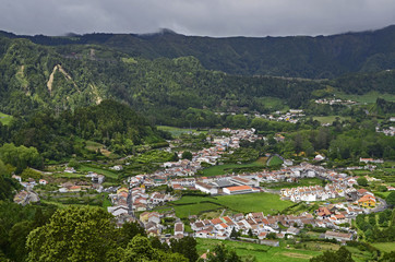 Blick vom Mirador dos Milhos auf Furnas, Azoren