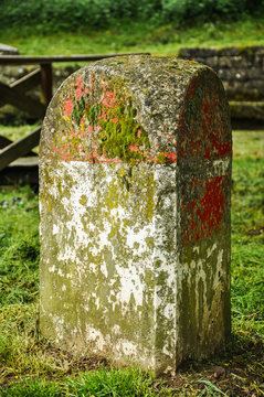 Camino de Santiago (the Way of St. James), Burgos, España, Valdefuentes, antiguo mojón de carretera