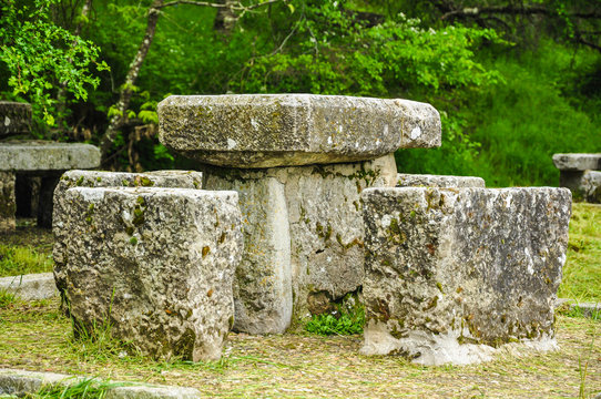 Camino de Santiago (the Way of St. James), Burgos, España, Valdefuentes, mesa rupestre