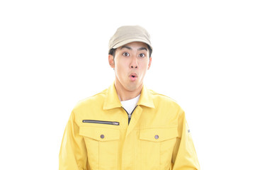 驚いた表情の作業員