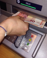 Geld aus dem Automaten
