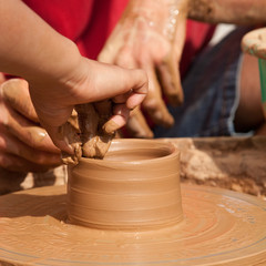 Travail de poterie