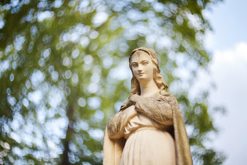Fototapeta na wymiar Statue of Virgin Mary