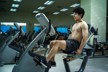 Obraz na płótnie Canvas Asian man exercise bike