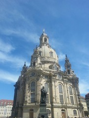 Fototapeta na wymiar Dresden Frauenkirche mit Martin Luther