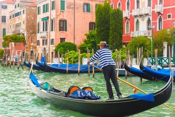  Gondels op Canal Grande in Venetië, Italië © Kavalenkava