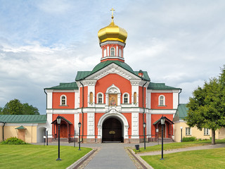 Fototapeta na wymiar The Holy Gate with Gate Church of Saint Philip, Metropolitan of Moscow, in Valday Iversky Monastery, Novgorod Oblast, Russia