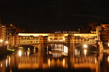 Fototapeta na wymiar View of the Old Bridge at night - Florence - Italy