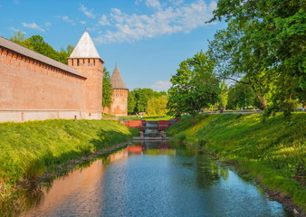 Fototapeta na wymiar The city walls and towers of the ancient fortress of Smolensk