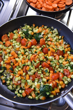 cucinare tritare sminuzzare cuocere verdure verdura coltello gas fornelli