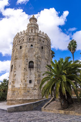 Fototapeta na wymiar Torre del Oro in Sevilla in Andalusien