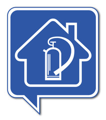 Logo maison et extincteur.