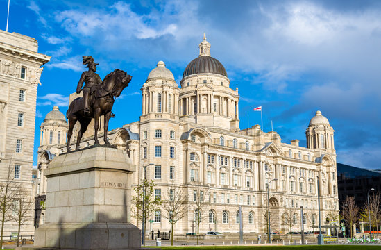 Monument of Edward VII and the Port of Liverpool Building - Engl