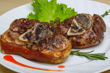 Roasted pork knee