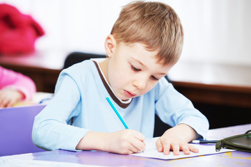 Naklejka premium child boy studying writing