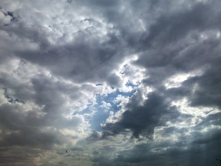 Obraz premium Heavenly Rays of Sun in the Clouds