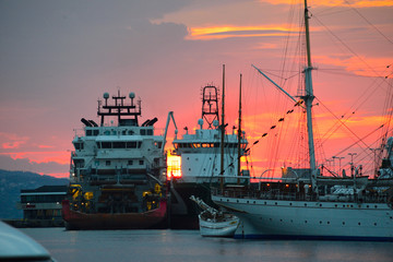 Fototapeta premium ベルゲン港の夕暮れ