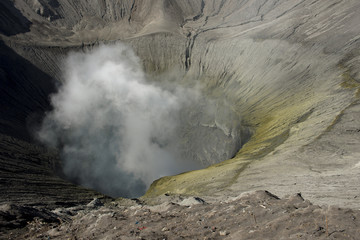 ブロモ山火口