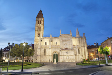 Fototapeta premium Church of Santa Maria La Antigua in Valladolid