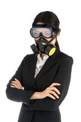 防毒マスクを装着した女性