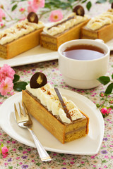 Cake of banana muffins and banana cream covered with butter cream.