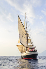 Segelschiff im Mittelmeer