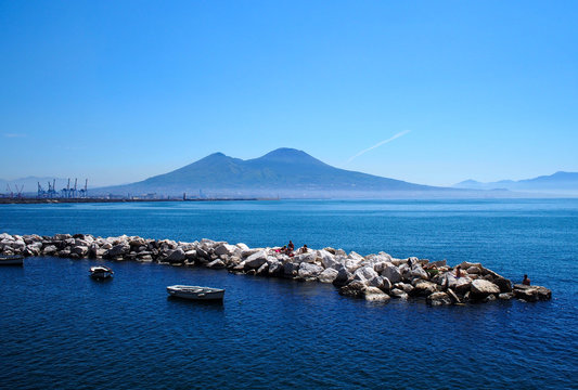 Looking at the Vesuvio
