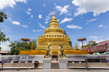 Fototapeta premium Wat Phra That Si Jom Thong