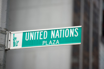united nations plaza green sign