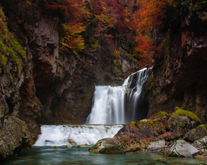 Fototapeta premium Ordesa, Cascada de la Cueva (Pirineos / Pyrénées)