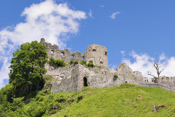 Fototapeta na wymiar Castle Ehrenberg Tyrol