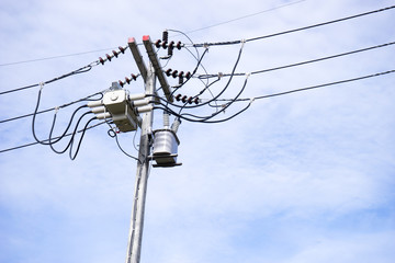 block recloser, Electric wire on the pole