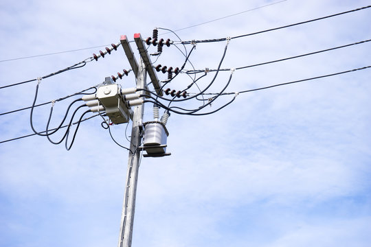 block recloser, Electric wire on the pole