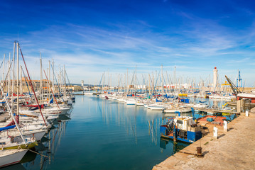 Fototapeta na wymiar Port de plaisance de Sète en HDR