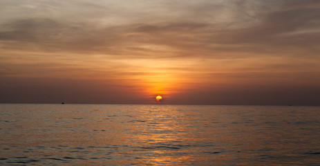 Naklejka na ściany i meble Scenic view of beautiful bright sunset above the sea