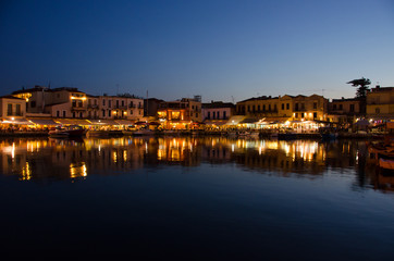 Fototapeta na wymiar Venezianischer Hafen in Rethymnon