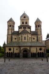 Fototapeta na wymiar Klosterkirche Maria Laach