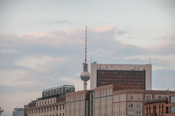 Spitze des Berliner Fernsehturms © flyingcam