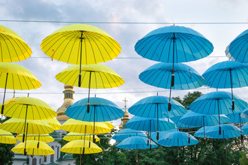 Fototapeta na wymiar Blue and yellow umbrellas