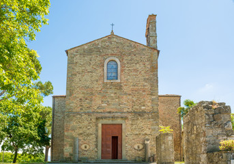 Fototapeta na wymiar Abbazia di Farneta costruita nel 1014 a Cortona, Toscana, Italia